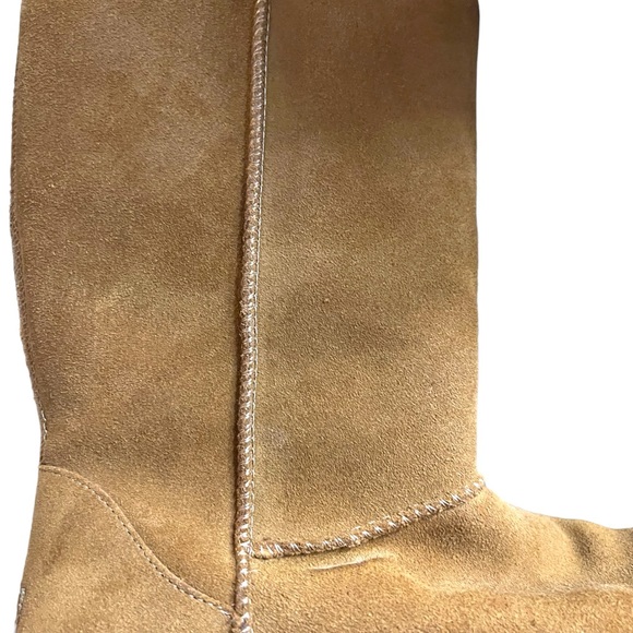UGG Boots Classic Short II Like New - Picture 4 of 8